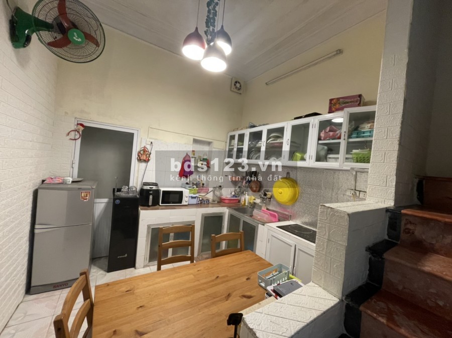 Cho thuê nhà ngõ 612 Đê La Thành 3PN*40m2, đầy đủ đồ , dân trí cao, oto 5 chỗ
