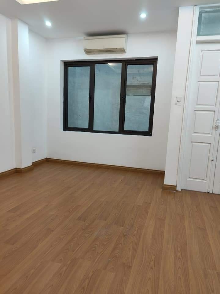Bán nhà Láng Đống Đa 6 ngủ cho thuê 20 triệu/tháng, dt 40m2 x 5 tầng chỉ 3.85 tỷ ngõ rộng thoáng