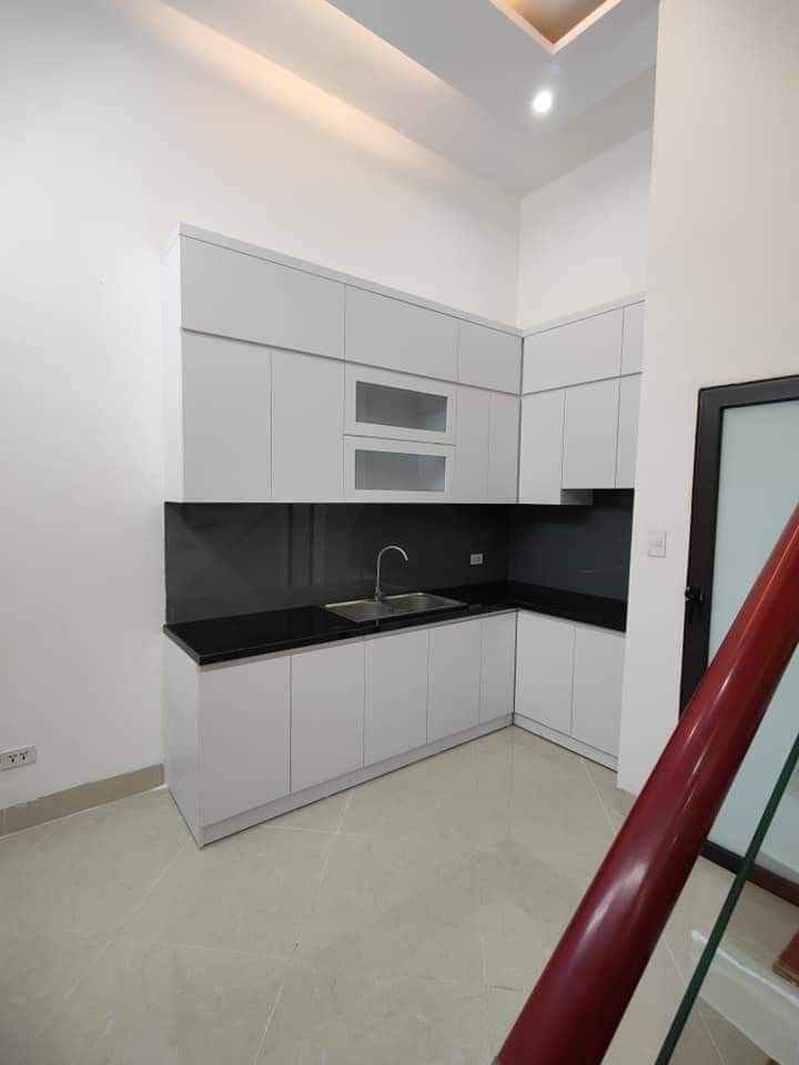 Bán nhà Láng Đống Đa 6 ngủ cho thuê 20 triệu/tháng, dt 40m2 x 5 tầng chỉ 3.85 tỷ ngõ rộng thoáng