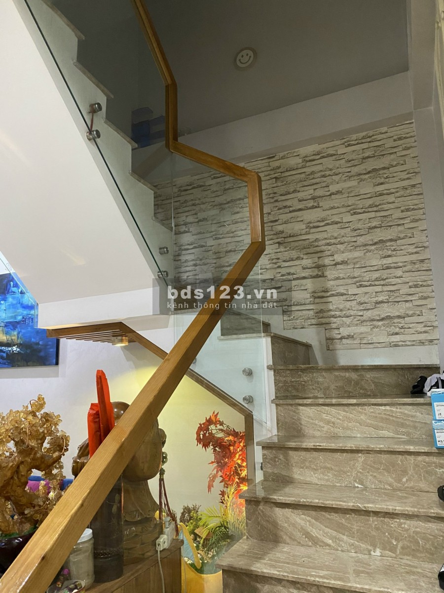 Nhà đẹp MT Âu Dương Lân 1 Trệt 2 Lầu ST