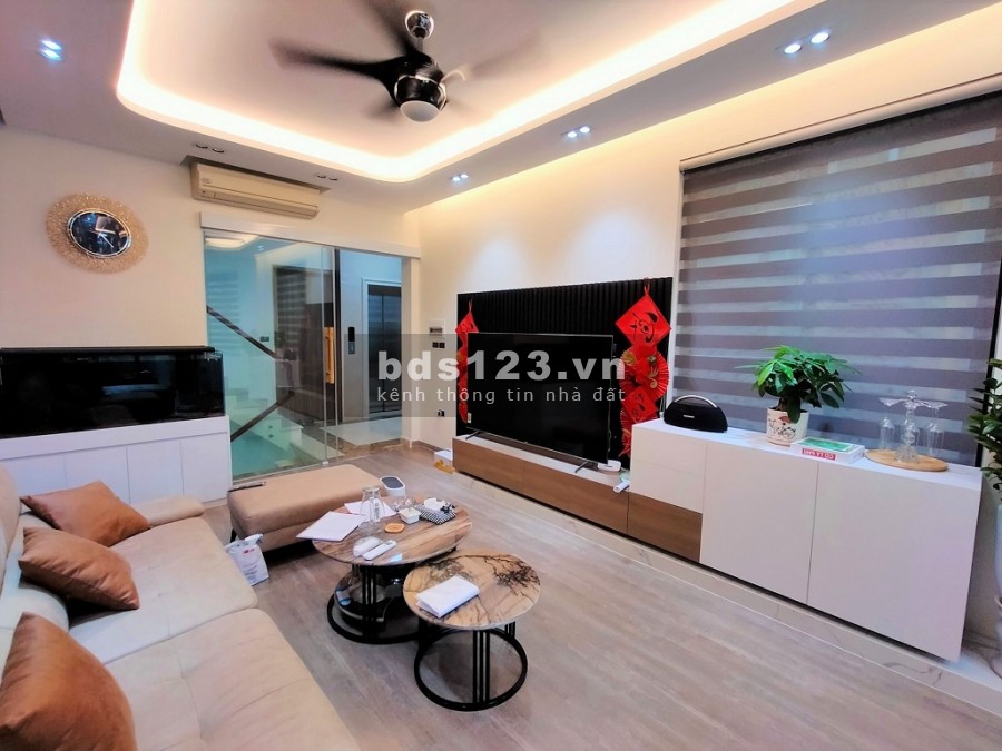 Bán nhà phân lô Huỳnh Thúc Kháng. Ô tô, Kinh doanh. 70m2 5T MT7m 11tỷ