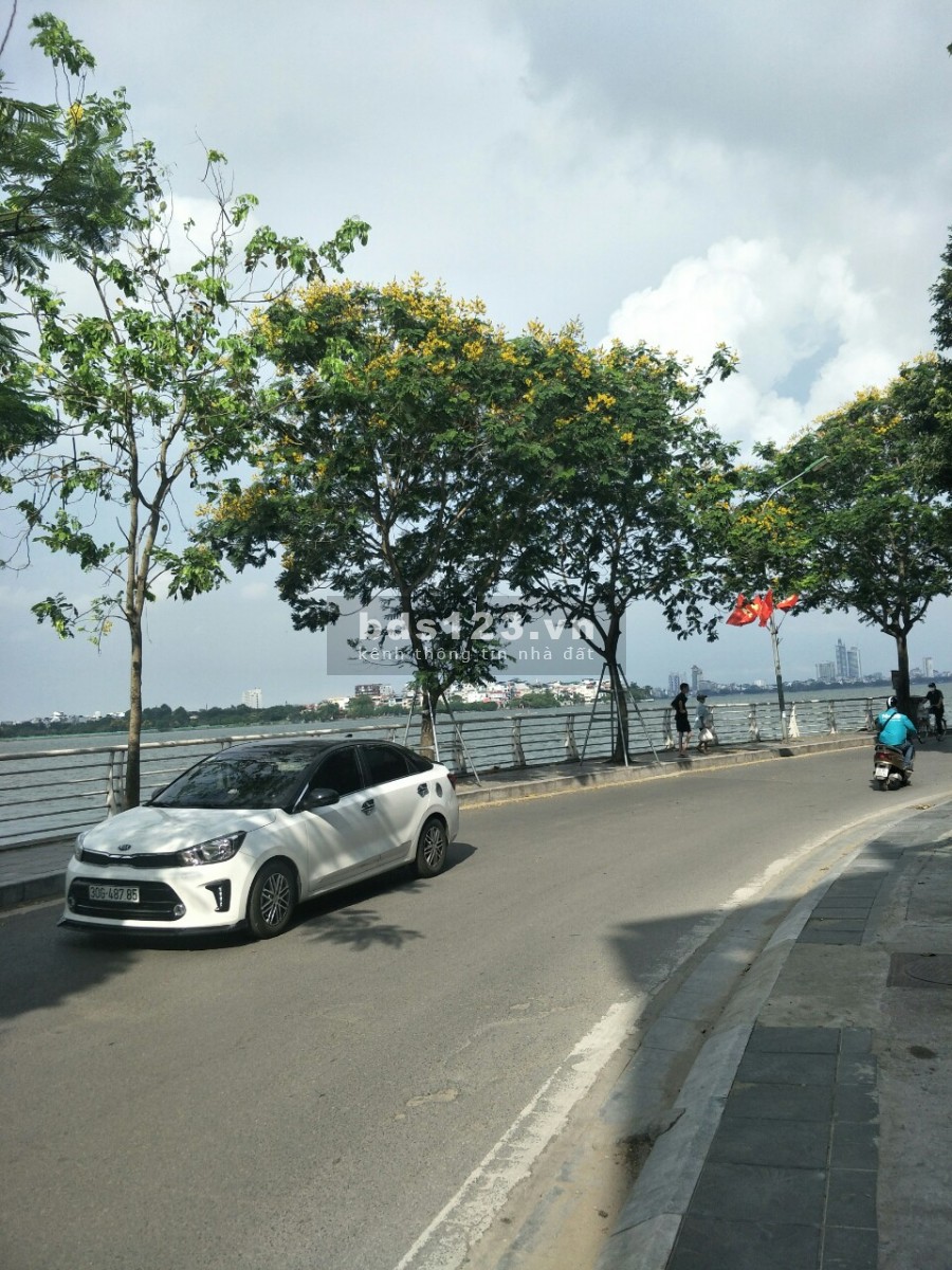 Bán nhà mặt phố Trích Sài, Q.Tây Hồ, 47m2 x 5 tầng, Giá 17 tỷ, View Hồ Tây. Vỉa hè. KD.