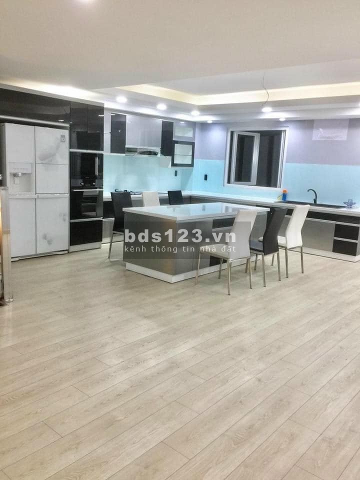 Định cư bán Gấp nhà Ngang khủng 8m, Hẻm 12m, 5 tầng, 6PN, thiết kế "phủ gỗ"