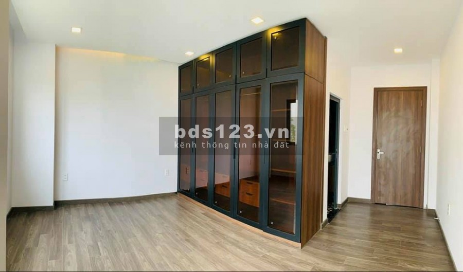 Định cư bán Gấp nhà Ngang khủng 8m, Hẻm 12m, 5 tầng, 6PN, thiết kế "phủ gỗ"