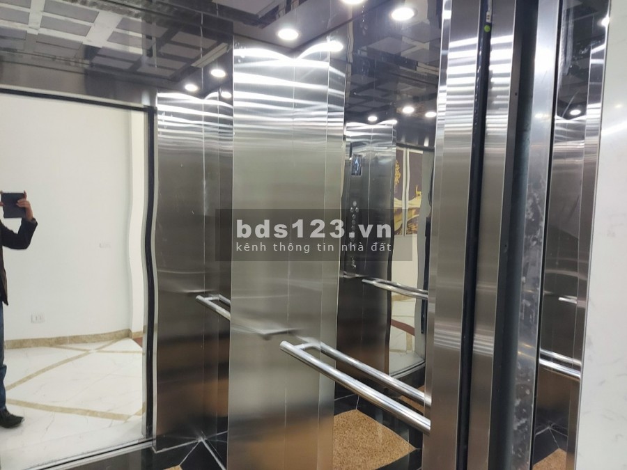Bồ Đề - Hồng Tiến. Bán nhà 6 tầng, gara oto, thang máy Nhật 6.5 tỷ.