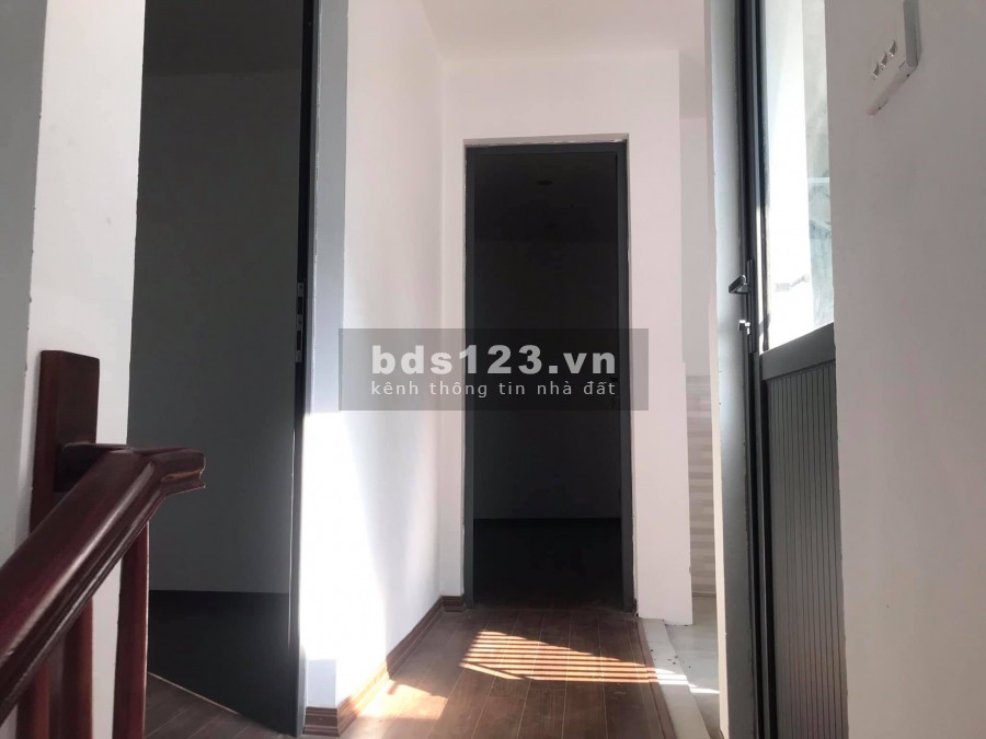 Bán nhà đường Lê Đức Thọ. Diện tích 35m2, 4 tầng, mặt tiền 4m. giá 2.7 tỷ