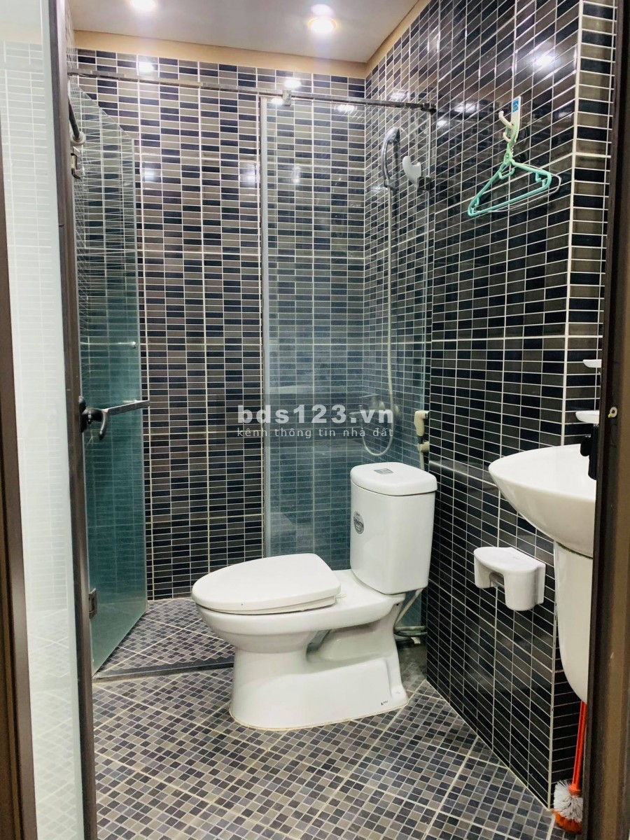 Siêu phẩm nhà đẹp Cầu Giấy, đường ô tô tránh, gara xe 7 chô, 6 tầng đúc, dt 60m2