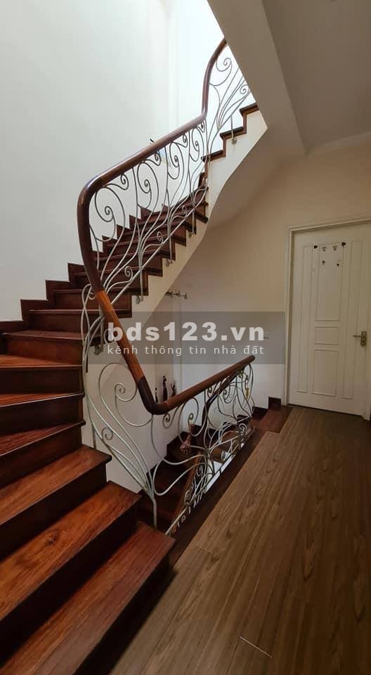 Bán nhà Bồ Đề đẹp như khách sạn 5 sao, sân vườn, 120m2, 5 tầng, MT 5,5m, nhỉnh 10 tỷ