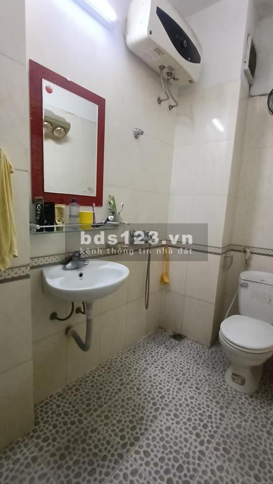 Bán gấp nhà Ngõ 41 Đông Tác, vỉa hè rộng, Kinh doanh, ô tô đỗ, 33m2, mặt tiền 5,6m, giá 6,7tỷ.