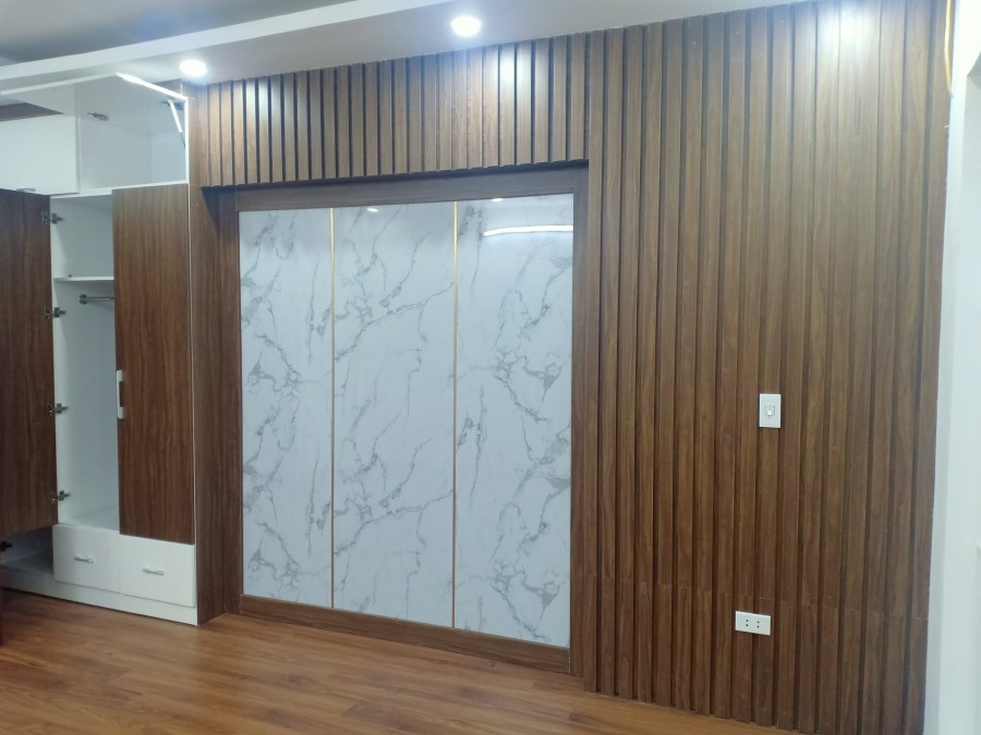 Cần bán nhà 5 tầng 54m mt 5m Phố Khương Đình, nhỉnh 4 tỷ, nhà đẹp, ở ngay
