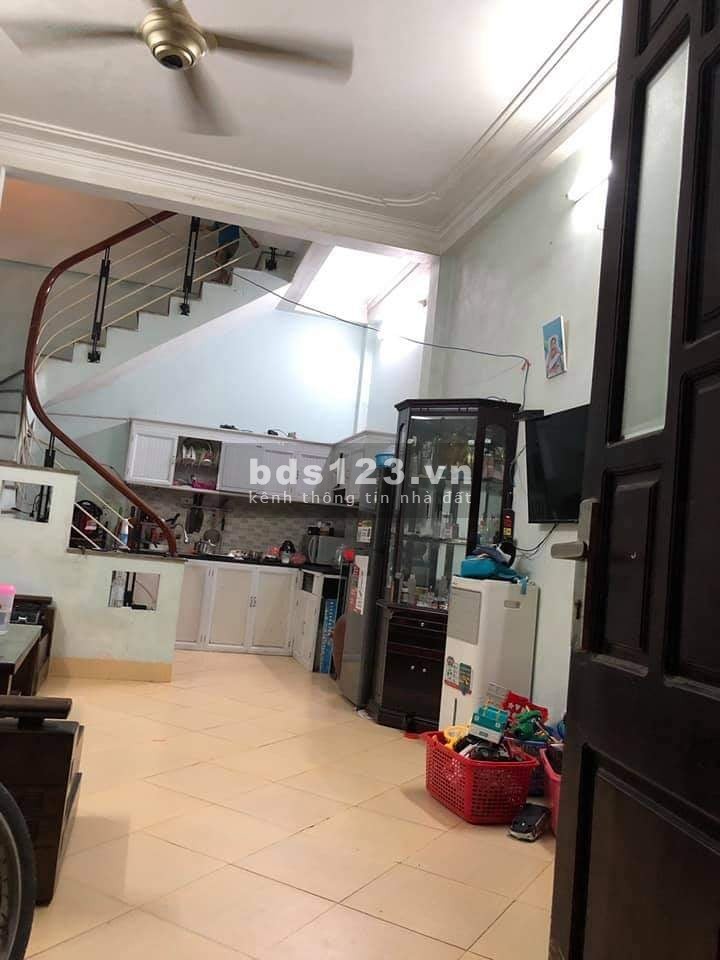 Cực hiếm tại phố Định Công, tặng full nội thất, ngõ ô tô tránh, 4 tầng đúc, 48m2, giá 2.9 tỷ