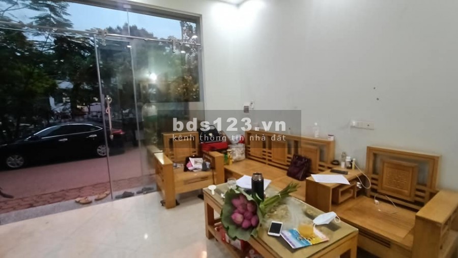 Bán gấp nhà Ngõ 41 Đông Tác, vỉa hè rộng, Kinh doanh, ô tô đỗ, 33m2, mặt tiền 5,6m, giá 6,7tỷ.