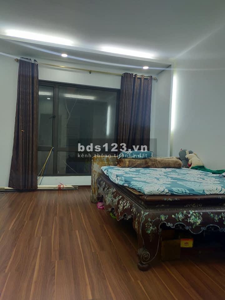 Bán nhà Long Biên , 43m2, 5 tầng, MT 5m, 4,1 tỷ
