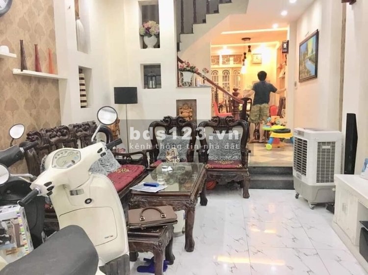 Bán nhà Bồ Đề, GẦN HỒ ĐIỀU HOÀ 50m2, 5 tầng, MT 4m, Giá 4.2 tỷ (ngõ ô tô, gara)