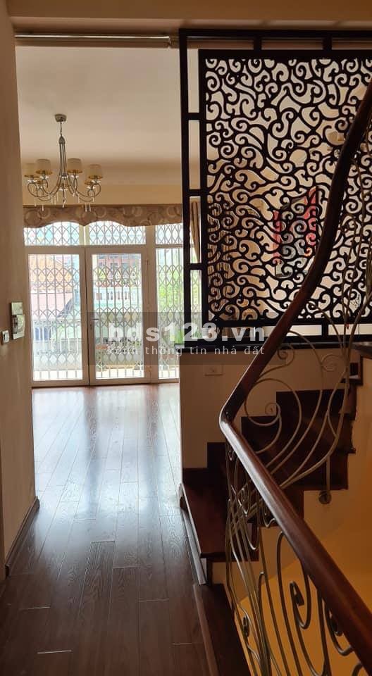 Bán nhà Bồ Đề đẹp như khách sạn 5 sao, sân vườn, 120m2, 5 tầng, MT 5,5m, nhỉnh 10 tỷ