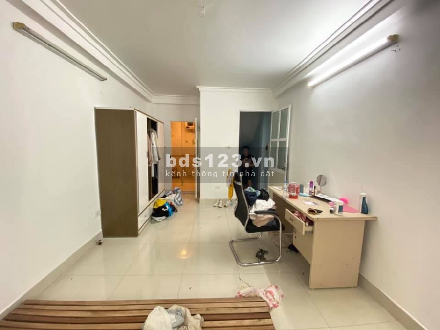 Bán nhà Ngã Tư Sở 5 tầng, cạnh Royalcity, ô tô tránh 40m, giá chỉ 2.7 tỷ