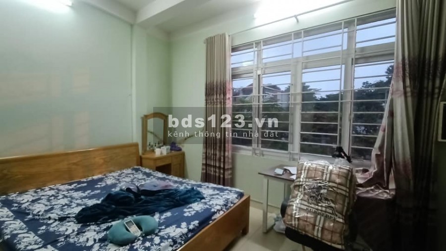 Bán gấp nhà Ngõ 41 Đông Tác, vỉa hè rộng, Kinh doanh, ô tô đỗ, 33m2, mặt tiền 5,6m, giá 6,7tỷ.