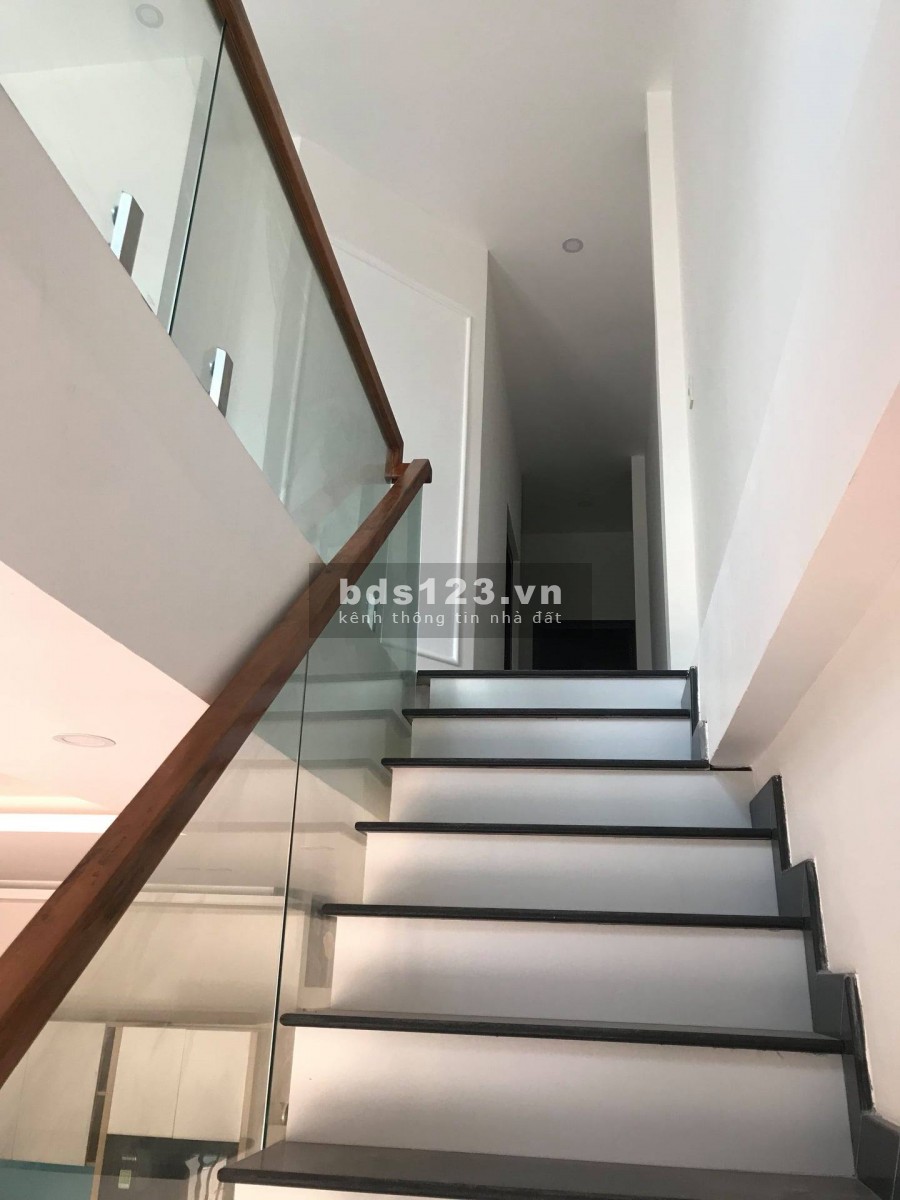 Bán nhà hoàn thiện kiệt 35 Ngự Bình ngay trung tâm thành phố LH 0702788074 MS VÂN
