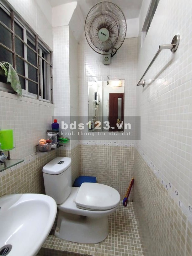 Bán gấp nhà Lý Thái Tổ Quận 3 50m2 giá thương lượng.