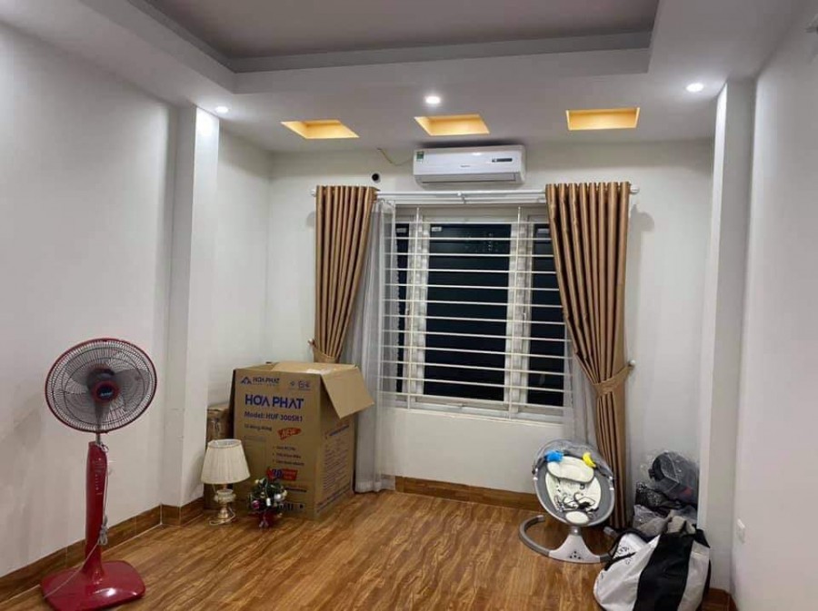 Nhà đẹp vào ở được ngay, Phố Yên Hòa 55m2x5T, nhỉnh 5 tỷ, trung tâm Cầu Giấy