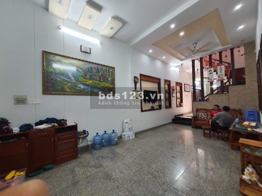 Nhà 3 tầng kiên cố, Nguyễn Thị Minh Khai, Quận 3. 6,3 tỷ.