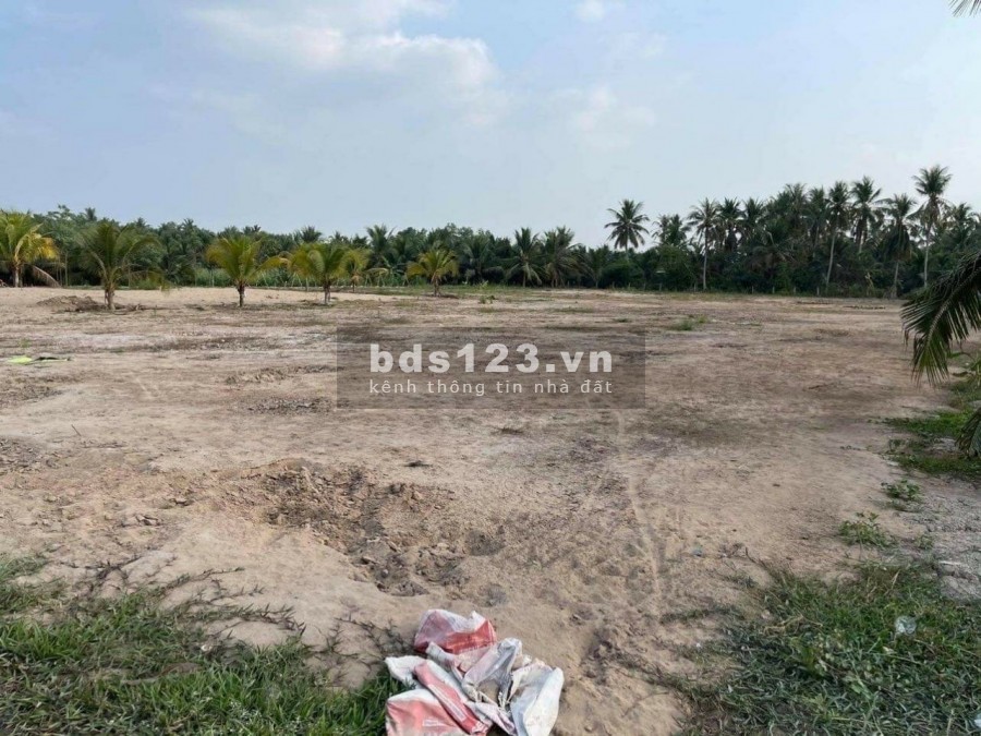 Đất mặt tiền gần vòng xoay Hữu Định, Châu Thành, Bến Tre