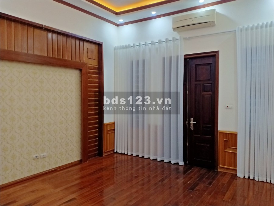 Giảm chào 300tr Nhà Đội Cấn, Ngõ thông, Thang Máy, Ô tô tránh cách 20m, DT 50m, 6.9 tỷ