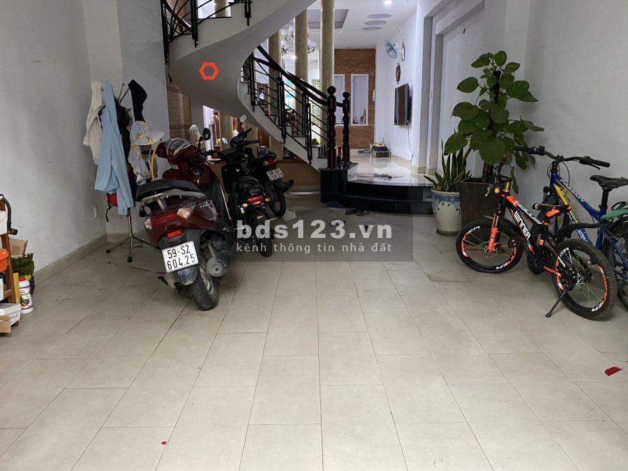 Nhà 2MT Hẻm Bùi Đình Tuý. 4.5x25m, Trệt, 3lầu, 5pn, 6wc.