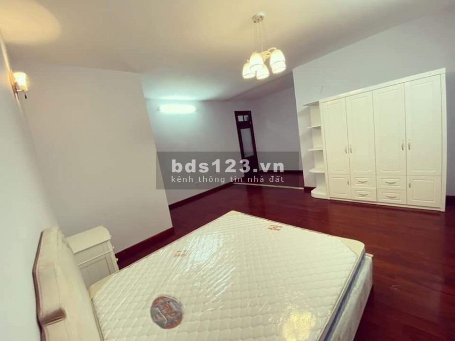Nhà đẹp đẳng cấp lô góc 3 mặt thoáng, nội thất mới đầy đủ đồ tặng khách