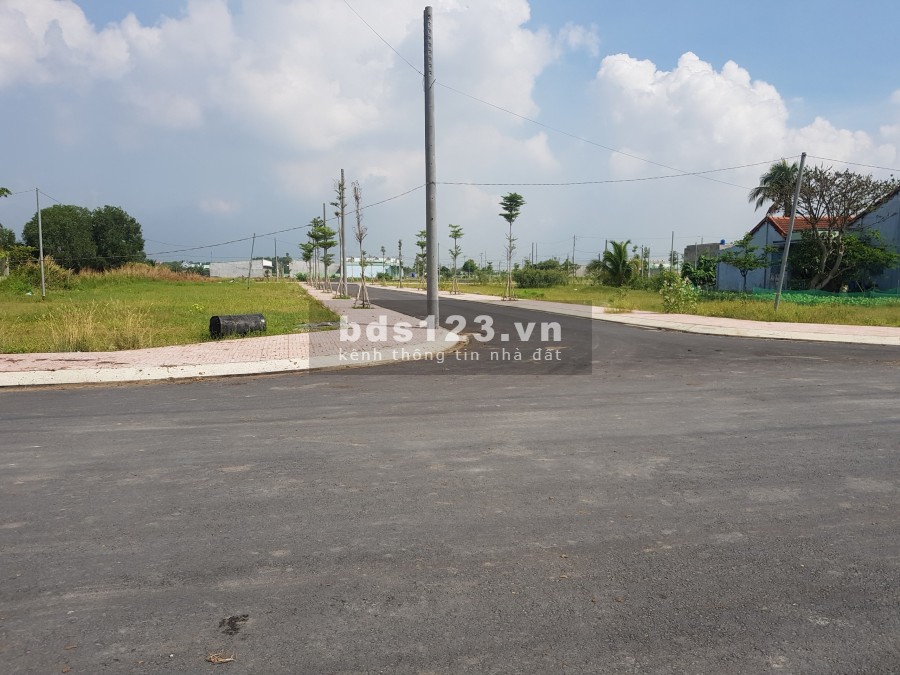 Cần bán gấp đất long cang nằm trên đường Nguyễn Trung Trực cạnh khu công nghiệp Thuận Đạo