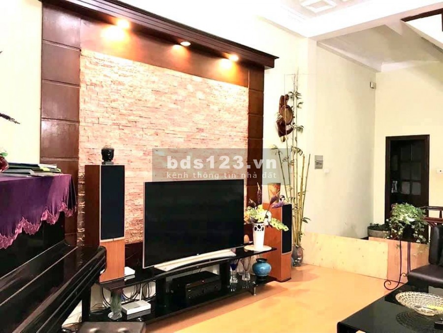 Bán gấp nhà 4 tầng, mặt ngõ ô tô tránh phố Hoàng Cầu 45m2x4,1m; nhỉnh 10 tỷ lh 0947161359