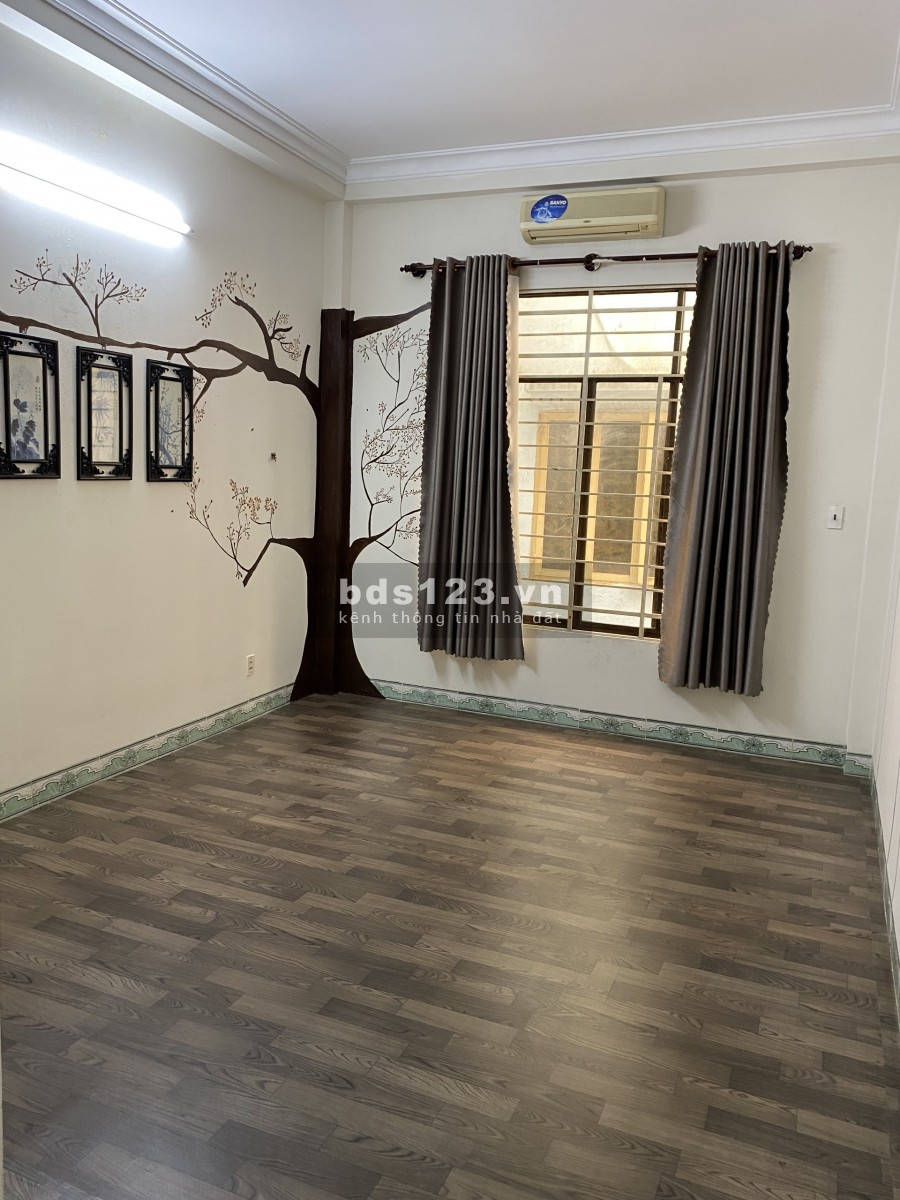 Nhà Đẹp Nguyễn Hữu Cảnh Trệt 3Lầu-ST 6P Giá 22Tr/th