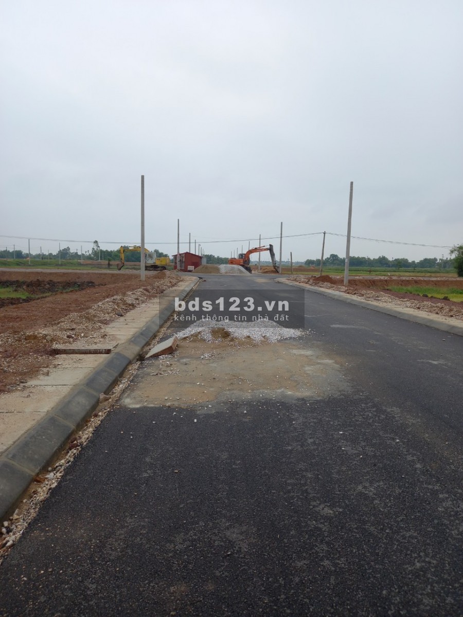 Bán nhanh lô góc đẹp nhất khu đất ngay sát QL10 hướng đi biển Hải Tiến LH ngay 0984.523.989 zalo