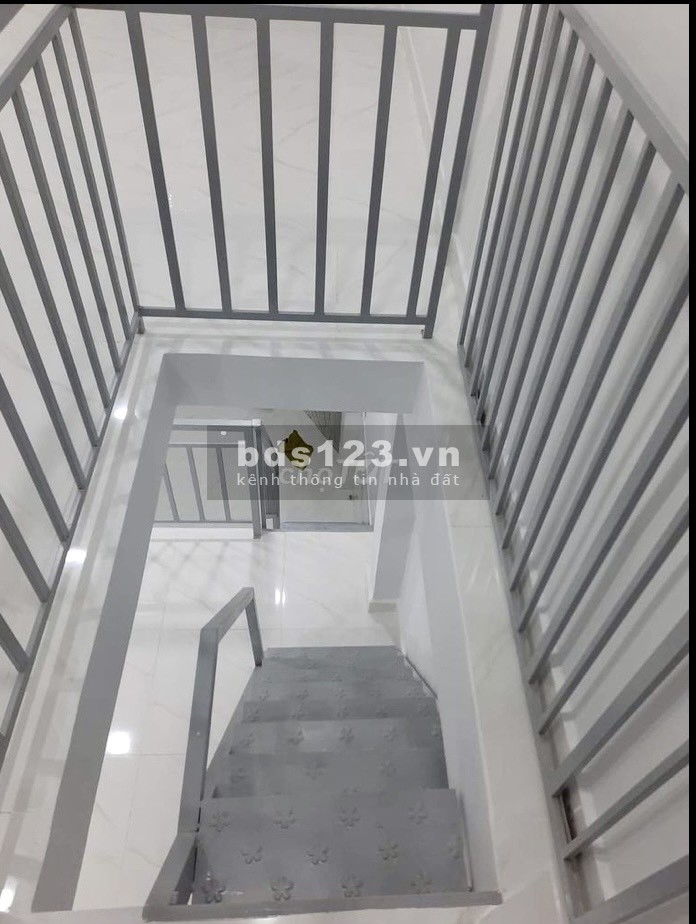 Chính chủ bán gấp nhà mới xây xinh xinh tại hẻm 687 Lạc Long Quân, P10, Quận Tân Bình