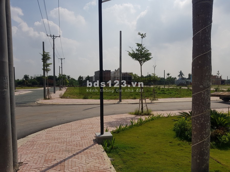 Cần bán gấp đất long cang nằm trên đường Nguyễn Trung Trực cạnh khu công nghiệp Thuận Đạo