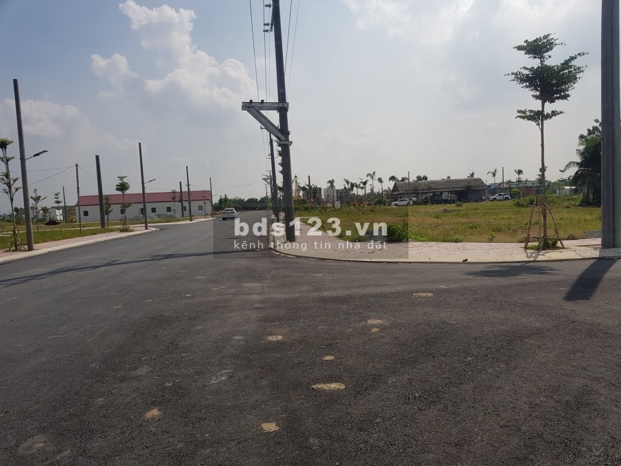 Cần bán gấp đất long cang nằm trên đường Nguyễn Trung Trực cạnh khu công nghiệp Thuận Đạo