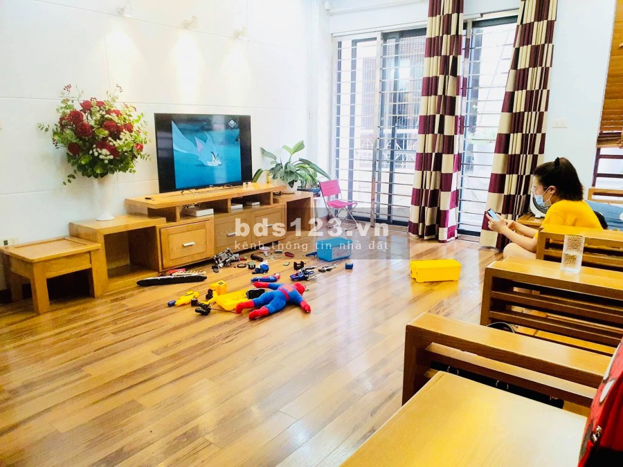 Nhà đẹp trung tâm quận Cầu Giấy, ô tô vào nhà, 48m2 x 5 tầng, nhỉnh 8 tỷ