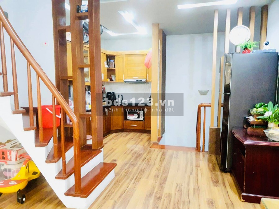Nhà đẹp trung tâm quận Cầu Giấy, ô tô vào nhà, 48m2 x 5 tầng, nhỉnh 8 tỷ