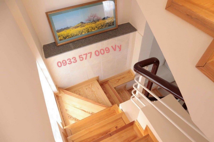 Bán nhà 2 mặt tiền cạnh nhà thờ con gà tp Đà Lạt, khu sầm uất của thành phố, sổ riêng, đường xe tải, lh 0933 577 009 vy