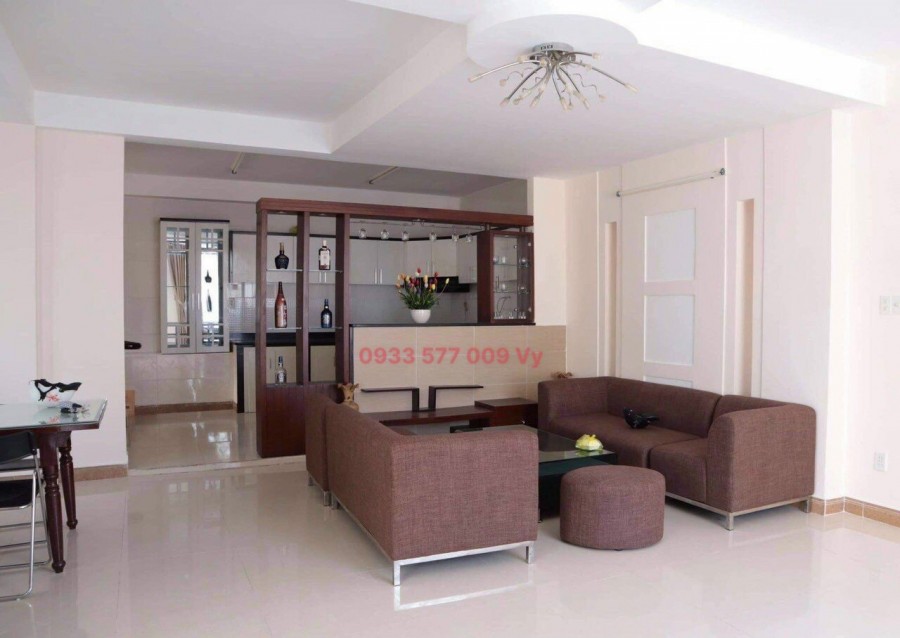 Bán nhà 2 mặt tiền cạnh nhà thờ con gà tp Đà Lạt, khu sầm uất của thành phố, sổ riêng, đường xe tải, lh 0933 577 009 vy