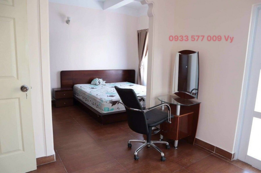 Bán nhà 2 mặt tiền cạnh nhà thờ con gà tp Đà Lạt, khu sầm uất của thành phố, sổ riêng, đường xe tải, lh 0933 577 009 vy