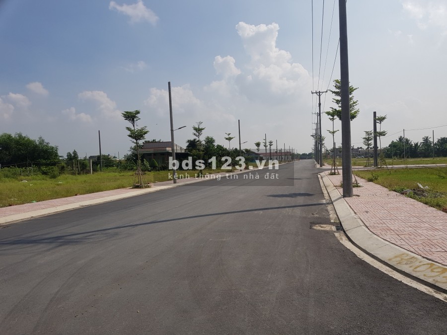 Cần bán gấp đất long cang nằm trên đường Nguyễn Trung Trực cạnh khu công nghiệp Thuận Đạo