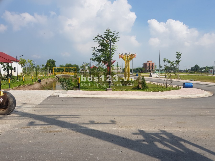 Cần bán gấp đất long cang nằm trên đường Nguyễn Trung Trực cạnh khu công nghiệp Thuận Đạo