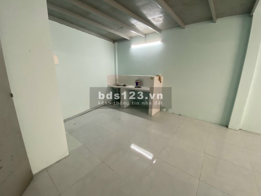 Bán Nhà Cấp 4, gác lửng, rộng rãi, nở hậu nhà còn mới, bao công chứng