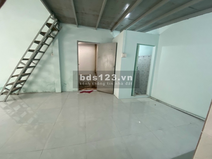 Bán Nhà Cấp 4, gác lửng, rộng rãi, nở hậu nhà còn mới, bao công chứng