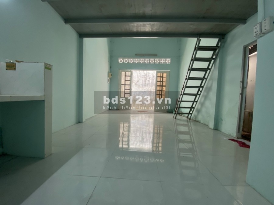 Bán Nhà Cấp 4, gác lửng, rộng rãi, nở hậu nhà còn mới, bao công chứng