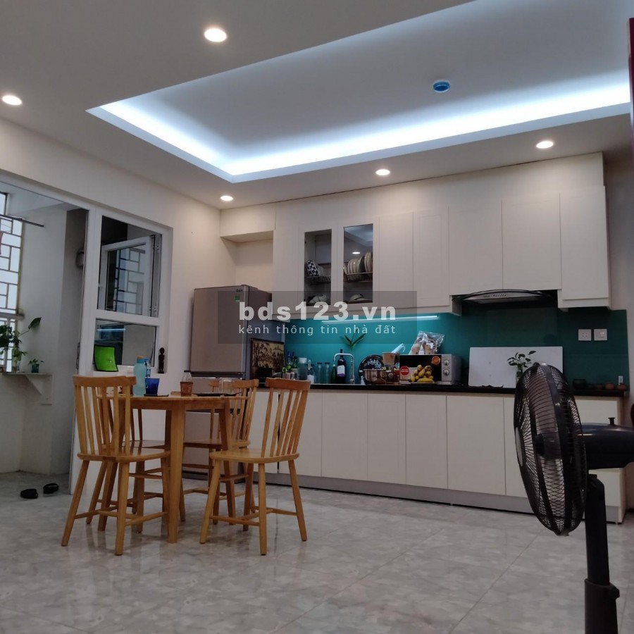 Nhà phù hợp cho cặp vợ chồng mới cưới. Cần bán căn hộ HH1A dt 47m2, ban công Đông Nam thoáng mát