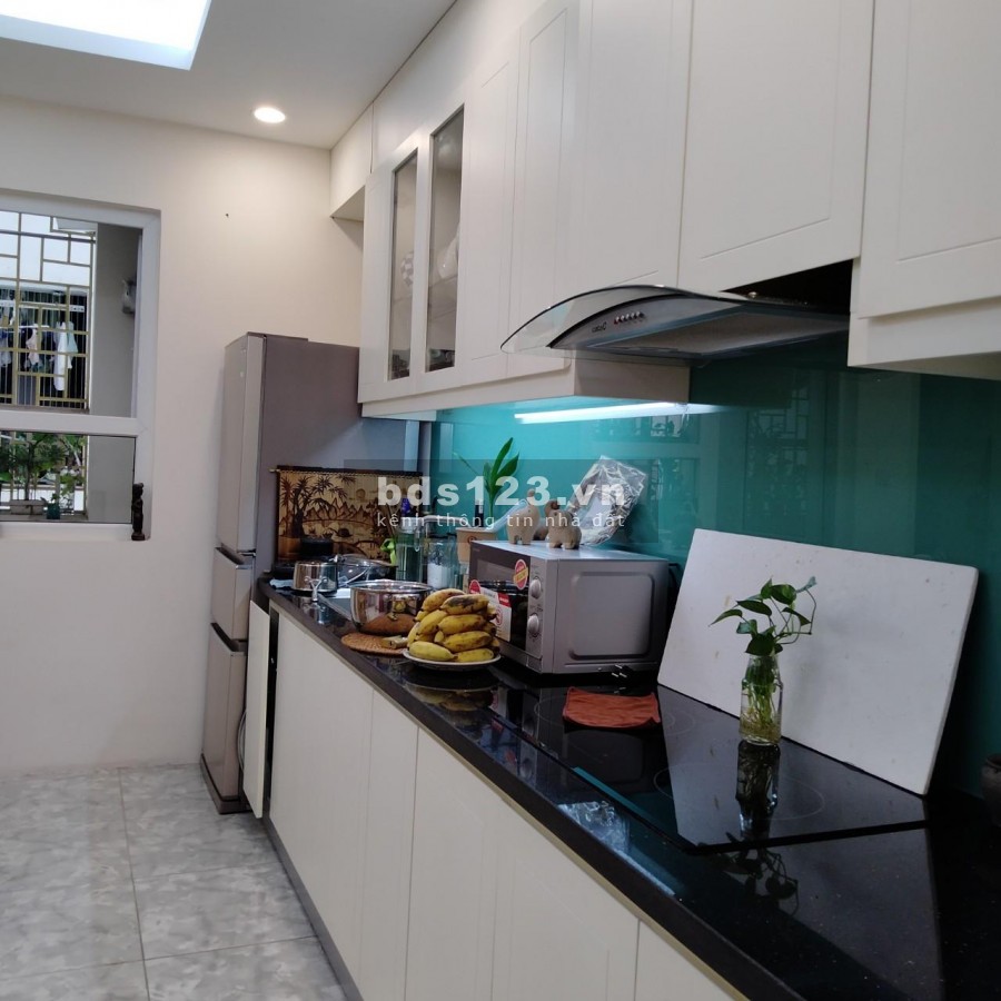 Nhà phù hợp cho cặp vợ chồng mới cưới. Cần bán căn hộ HH1A dt 47m2, ban công Đông Nam thoáng mát