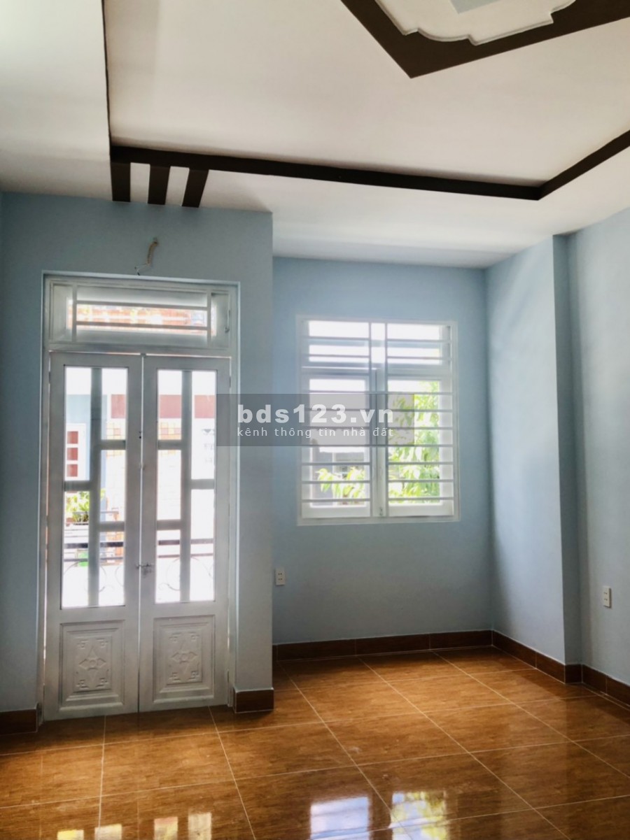 Nhà 1 trệt 1 lầu vị trí đẹp cơ sở hạ tầng đầy đủ ở quận 12