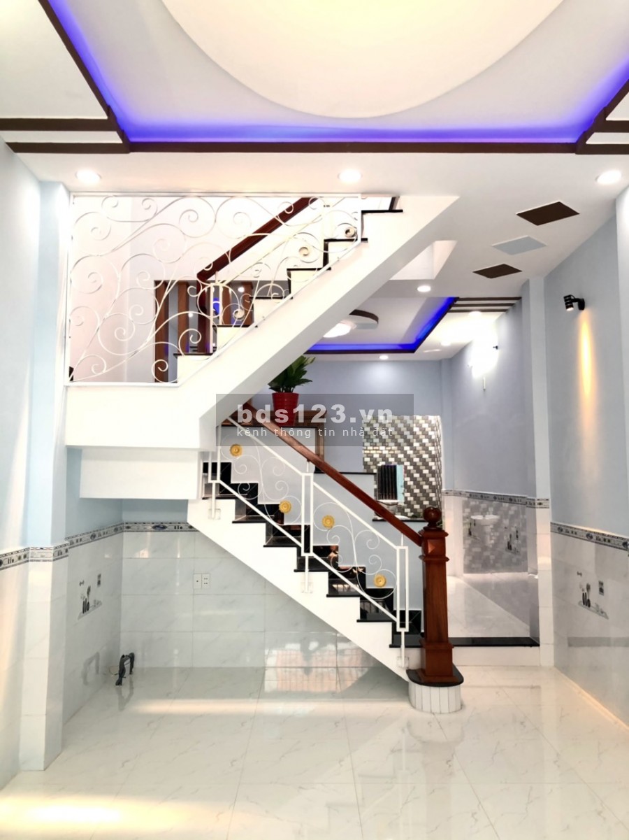 Nhà 1 trệt 1 lầu vị trí đẹp cơ sở hạ tầng đầy đủ ở quận 12